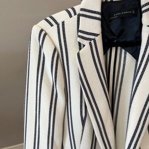 ZARA WOMAN STRIPE BLAZER SIZE L
